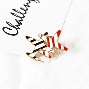 Wholesale custom metal soft/hard enamel airplane lapel pin badge with butterfly clutch