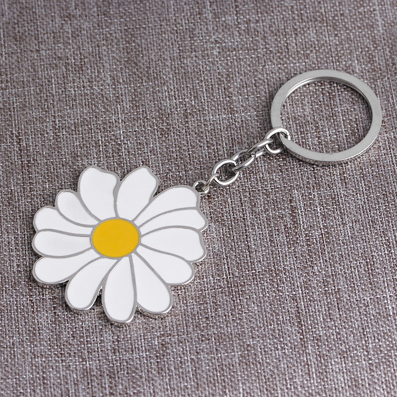 Factory Wholesale Cheap Price White Daisy Flower Enamel Metal Keychain