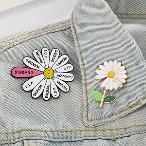 Beautiful Daisy Lapel Pin Sunflower Soft Enamel Pin Custom