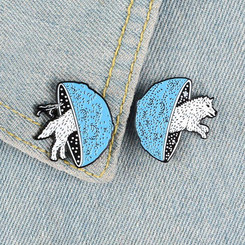 Dye Black Wolf Soft Enamel Lapel Pin Badges