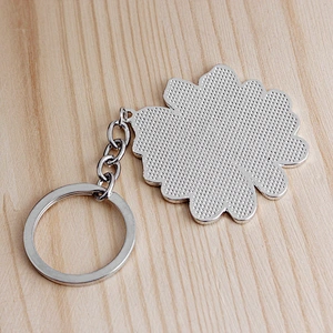 Factory Wholesale Cheap Price White Daisy Flower Enamel Metal Keychain