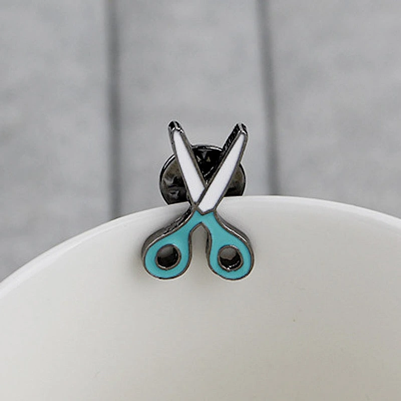 Factory Making Wholesale In Stock Gift Custom Hand Shear Pins Soft Enamel Scissor Enamel Pin