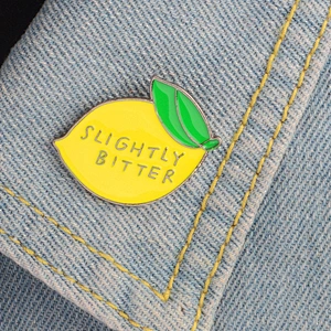 Wholesale In Stock Imitation Fruit Lapel Pins Custom SLIGHTLY BITTER Lemon Enamel Collar Hat Pin