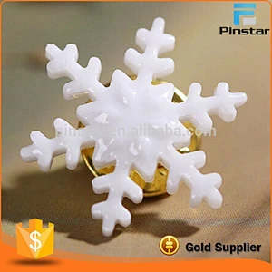 Factory Wholesale High Quality Custom Shape Metal Badge Snowflake Lapel Pin Painted
