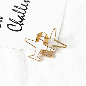 Wholesale custom metal soft/hard enamel airplane lapel pin badge with butterfly clutch