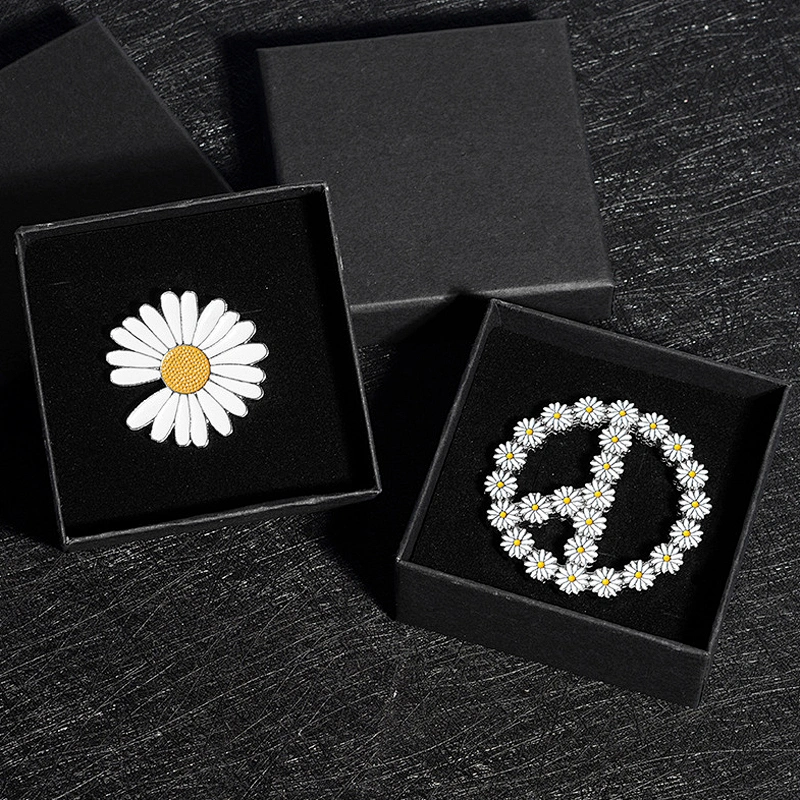 Factory Wholesale In Stock Custom White Daisy Flower Soft Enamel Shoe Lapel Pin with Clasp