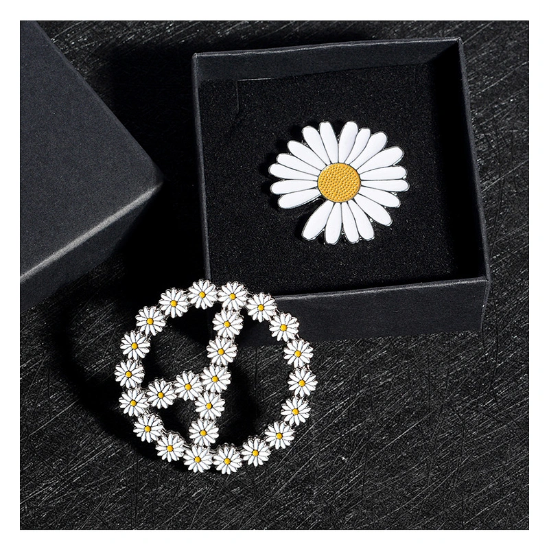 Factory Wholesale In Stock Custom White Daisy Flower Soft Enamel Shoe Lapel Pin with Clasp