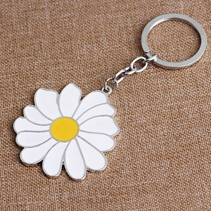 Factory Wholesale Cheap Price White Daisy Flower Enamel Metal Keychain