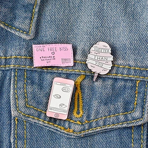 High Quality Custom Pink Color Filled Enamel Lapel Pin for Lovers