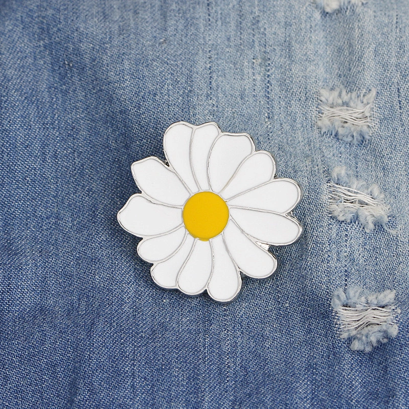 Factory Wholesale Cheap Price White Daisy Flower Enamel Lapel Pin Badge