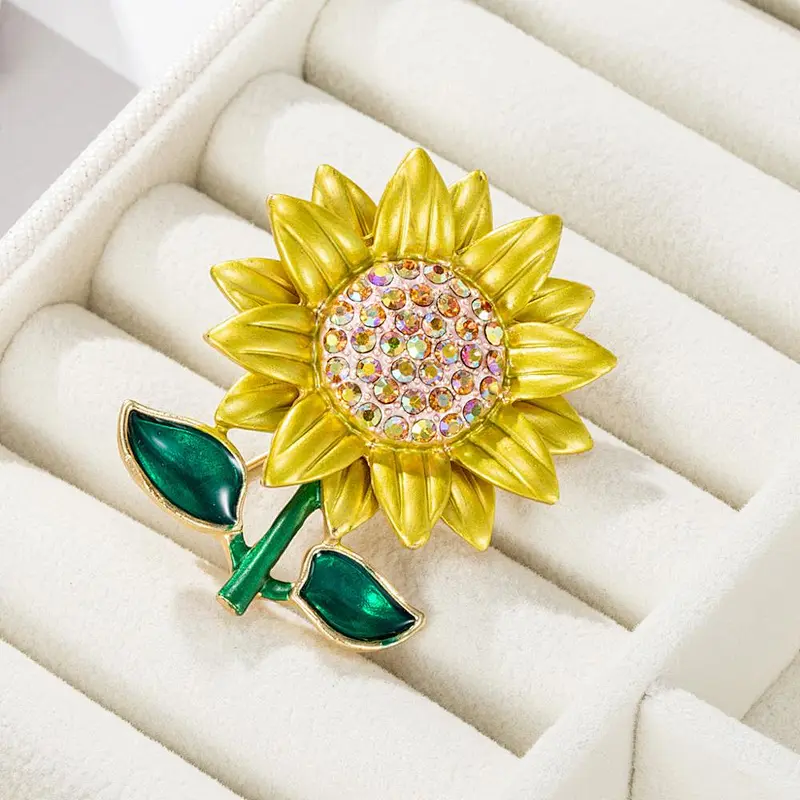 Factory Wholesale Cute Fashion Sunflower Brooch with Safety Pin