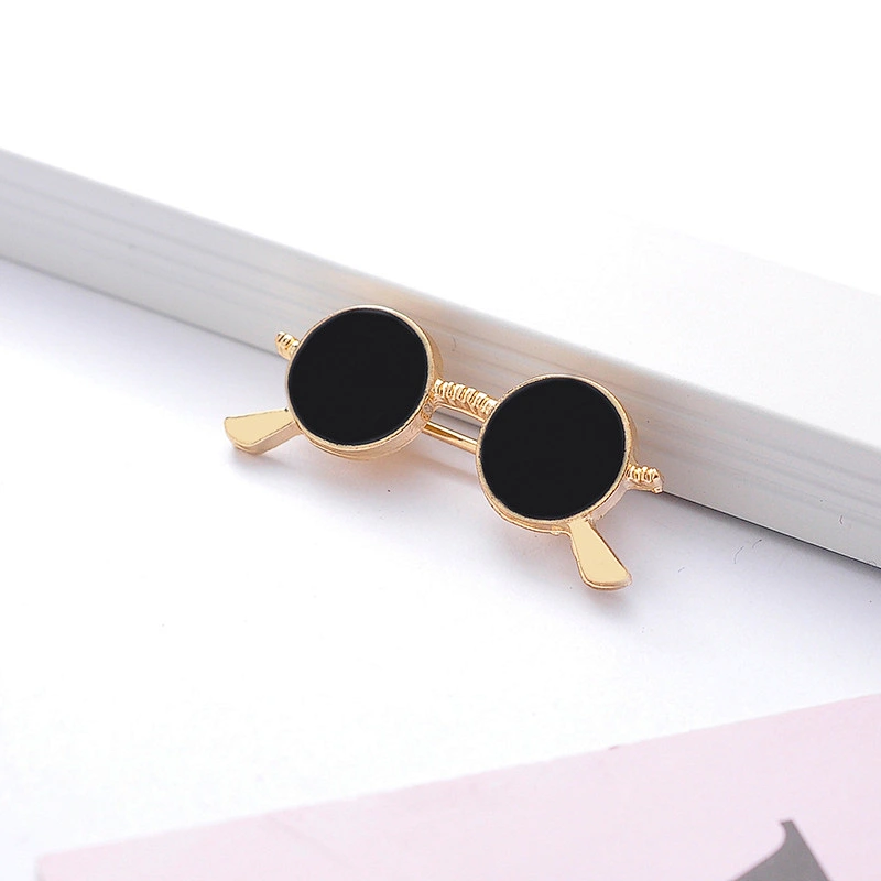 Fashion Retro Black Glasses Brooch Bag Clothing Accessories Custom Enamel Lapel Pin Metal Badge