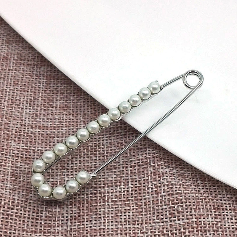Hot Sale Rhinestone Alloy Female Brooch Pins Crystal Safety Pin Brooch Dress
