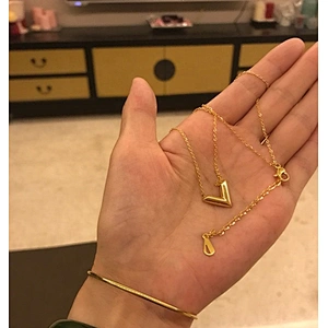 Jewelry high polished shinny alloy V pendant necklace custom