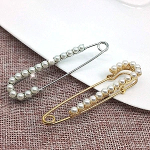 Hot Sale Rhinestone Alloy Female Brooch Pins Crystal Safety Pin Brooch Dress
