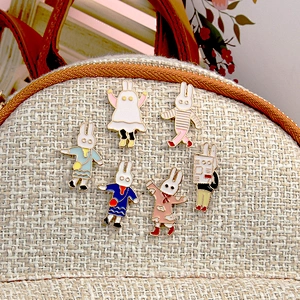 Cute Rabbit Family Enamel Soft Pin Brooch Cartoon Animal Custom Enamel Pin for Clothing