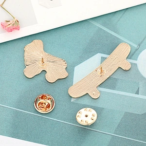 New Creative Design Roller Skates Lapel Brooch Scooter Custom Enamel Pin Sport