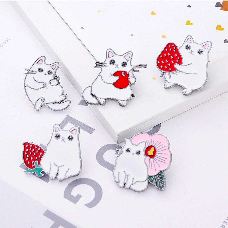 Korean Cute Strawberry Cat Brooch Cartoon Fashion Stock Lapel Enamel Pin Metal
