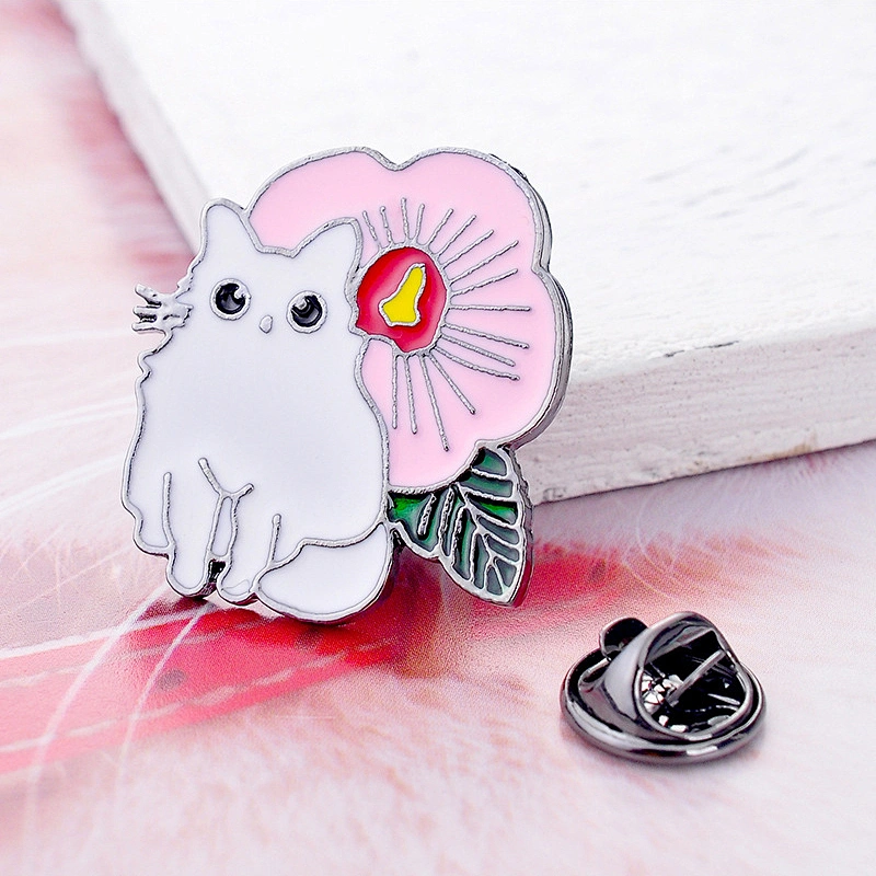 Korean Cute Strawberry Cat Brooch Cartoon Fashion Stock Lapel Enamel Pin Metal