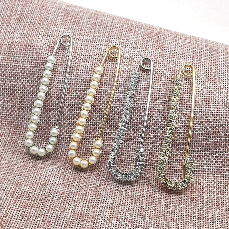 Hot Sale Rhinestone Alloy Female Brooch Pins Crystal Safety Pin Brooch Dress