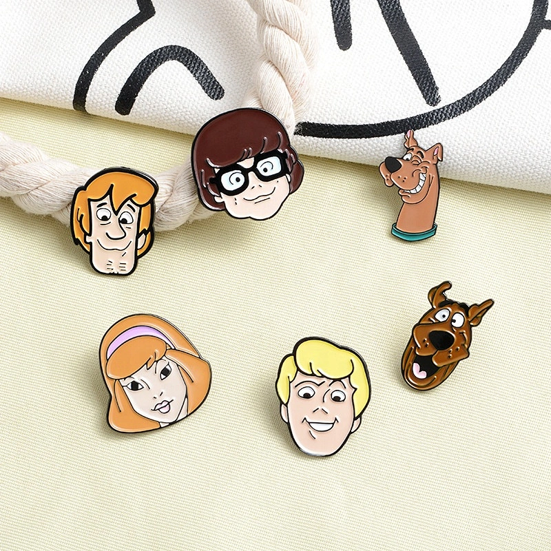 Animated film movie Scooby Doo characters boy girl man portrait enamel lapel pins
