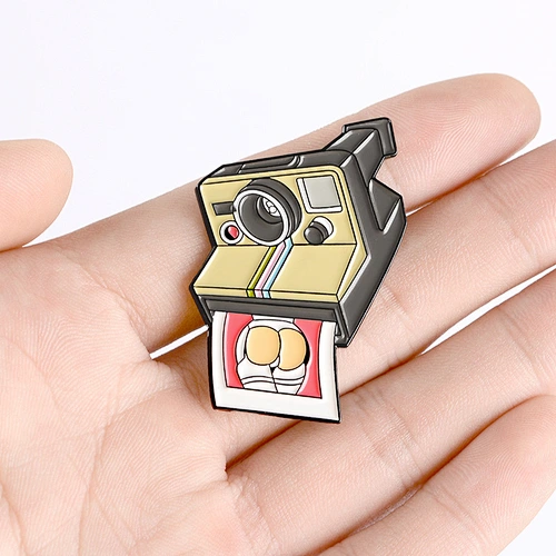 Retro Funny Camera Pin Soft Enamel Lapel Pin Custom
