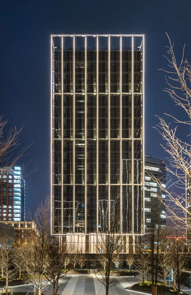 Embankment Square – linear light – Shone Lighting