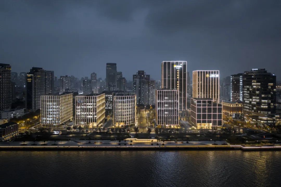 Embankment Square – linear light – Shone Lighting