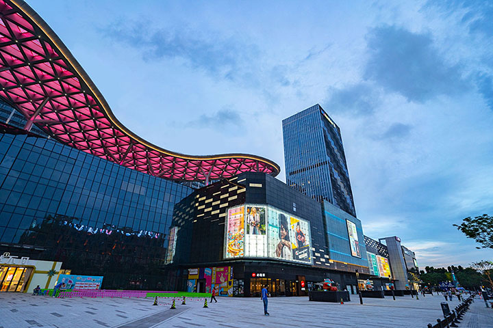 商业综合体外立面照明 - 发光墙砖应用 - 先朗照明