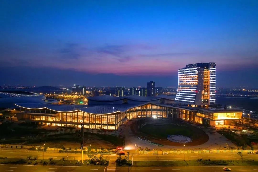 星级酒店建筑照明如何设计？先朗线条灯在酒店外立面泛光工程中的实践
