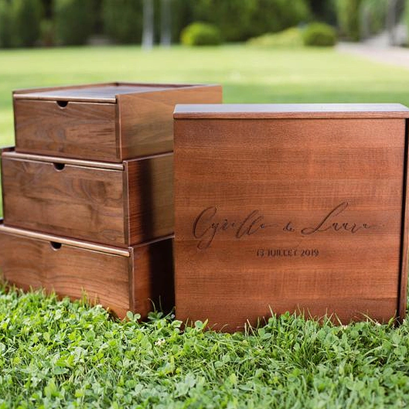 Retro feeling rustic wooden boutique push and pull box