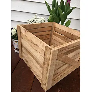 2019 Rustic Wood Planter Box Christmas