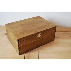 Wooden Box A4 Size 32.5x23.5x13.5cm Whit Lid Lockable Latch in Brown Color