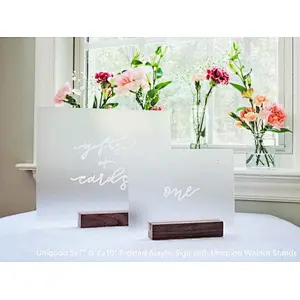 JUNJI Hot acrylic number holder wood base5x7 Table Number Signs Place Card Holder