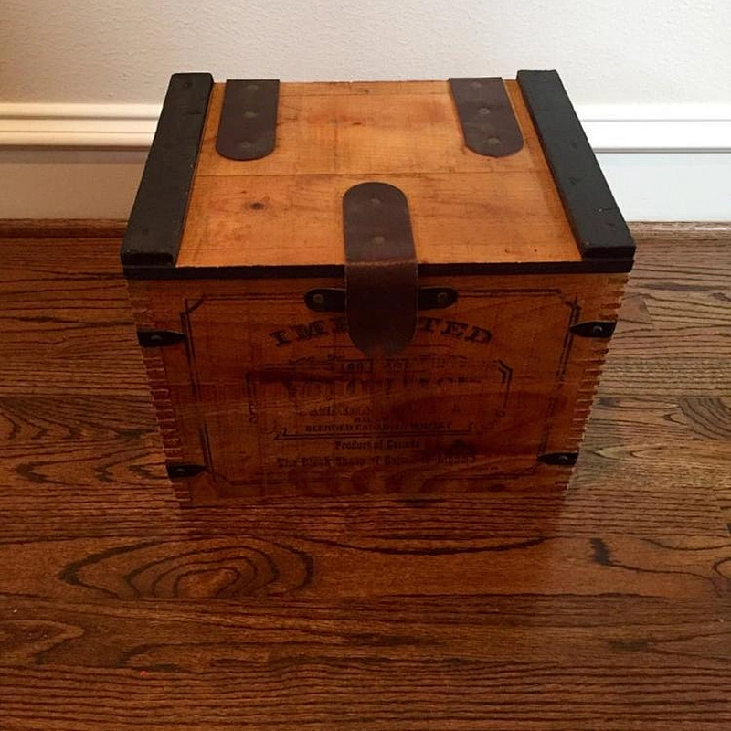 Rustic antique  unfinished wholesale  small gifts practical tool kit  Original and renovated old whiskey wooden crate box