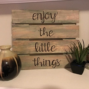 Home decoration walls, billboards,Wooden sign,handwritten quote on stained wood home decor