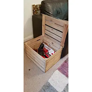 Apple with Lid   wooden box