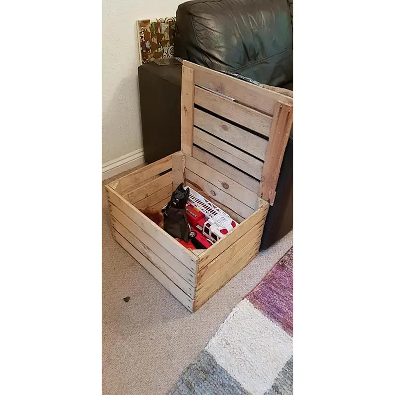 Apple with Lid   wooden box