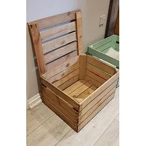 Apple with Lid   wooden box