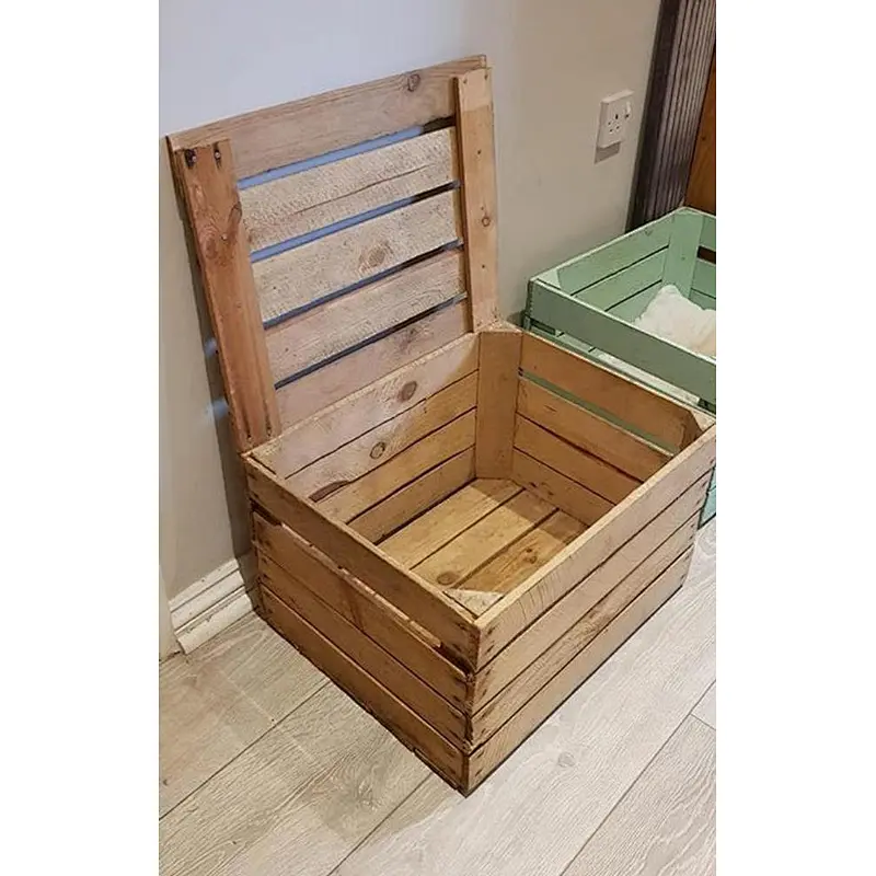 Apple with Lid   wooden box