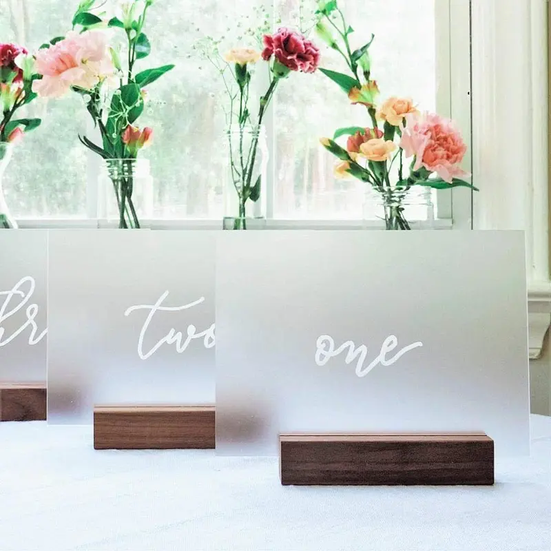 JUNJI Hot acrylic number holder wood base5x7 Table Number Signs Place Card Holder