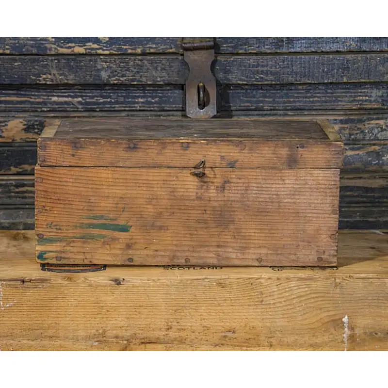 Country farms decorate antique wooden boxes
