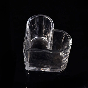Wholesales luxury heart shape tealight glass candle jar with lids