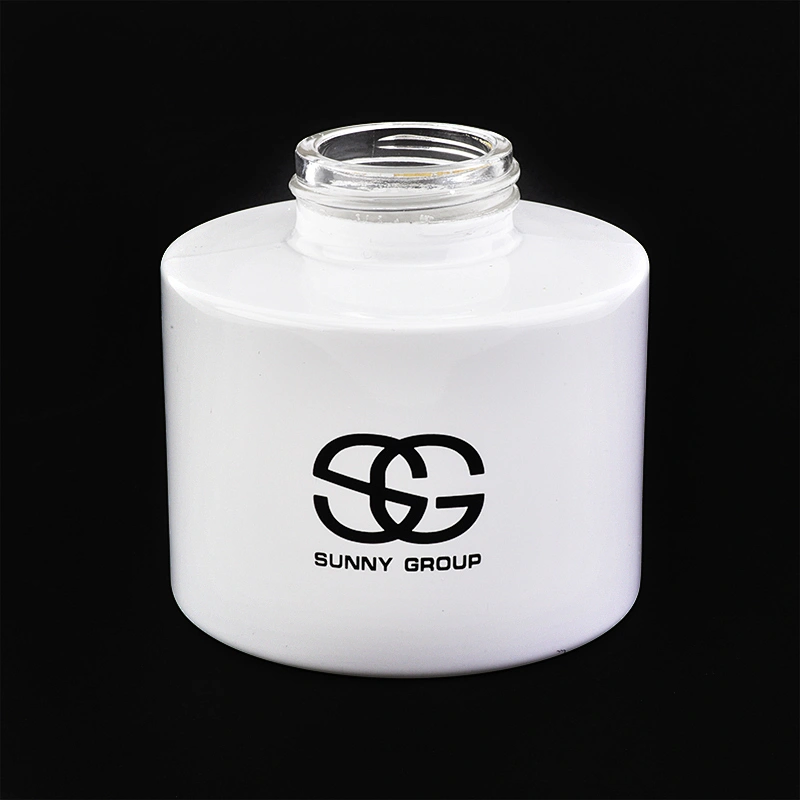 Wholesales light spray white color glass diffuser bottle perfume bottle