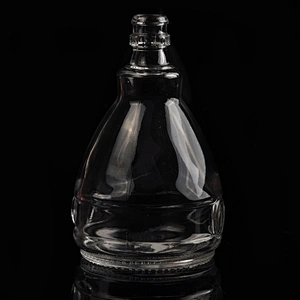 Whisky glass bottle with crystal glass