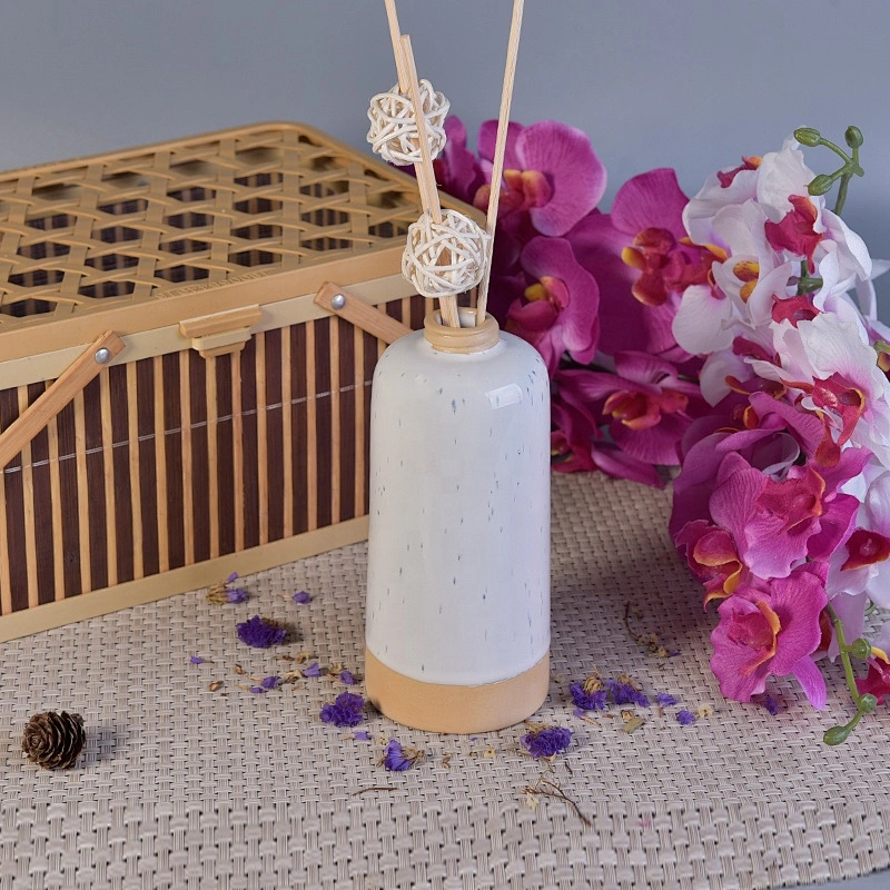 Custom luxury white reed diffuser ceramic bottles
