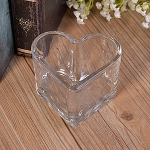 Wholesales luxury heart shape tealight glass candle jar with lids