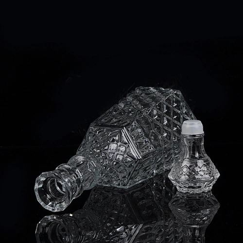 Whisky glass bottle with crystal glass