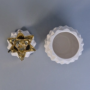 Sunny new design white pineapple ceramic candle vessel with gold lid