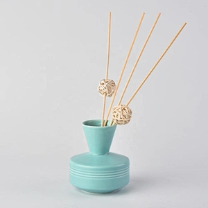 Chinese decorative reed diffuser ceramic fragrance oil reeds bottles